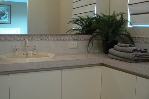 Le Boulevard - New Castle Holiday 15