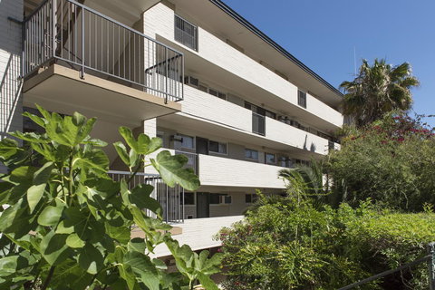 Studio 305 - New Castle Holiday 9