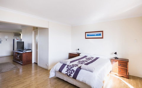 Studio 305 - New Castle Holiday 1