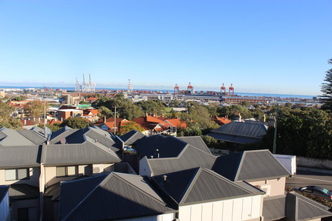 Studio 305 - New Castle Holiday 12