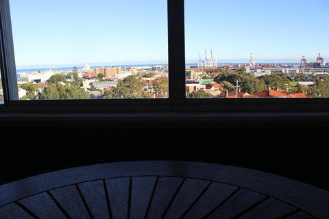 Studio 305 - New Castle Holiday 4