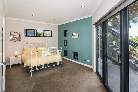 Rockpool - New Castle Holiday 32