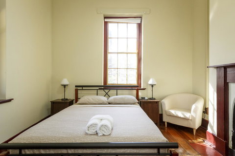 Fremantle Colonial Cottages - New Castle Holiday 21