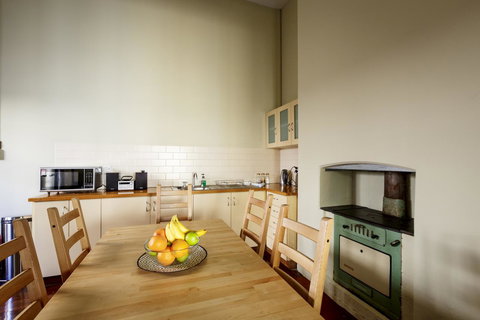 Fremantle Colonial Cottages - New Castle Holiday 10