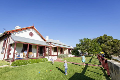 Fremantle Colonial Cottages - New Castle Holiday 38