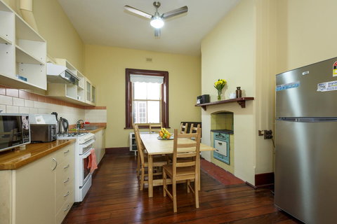 Fremantle Colonial Cottages - New Castle Holiday 1