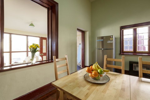 Fremantle Colonial Cottages - New Castle Holiday 28