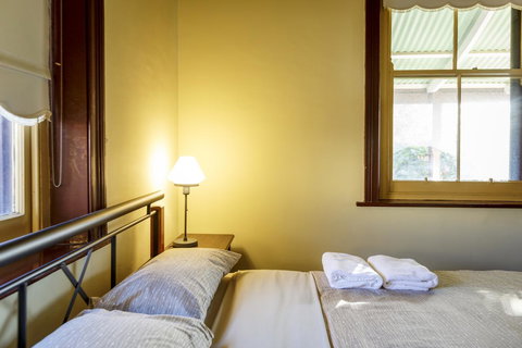 Fremantle Colonial Cottages - New Castle Holiday 35