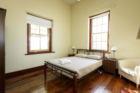 Fremantle Colonial Cottages - New Castle Holiday 5