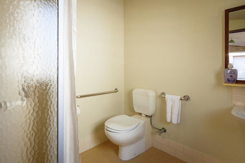 Fremantle Colonial Cottages - New Castle Holiday 23