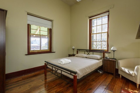 Fremantle Colonial Cottages - New Castle Holiday 26