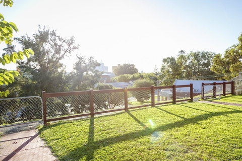Fremantle Colonial Cottages - New Castle Holiday 12