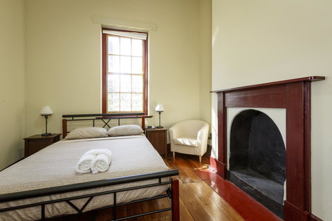 Fremantle Colonial Cottages - New Castle Holiday 25