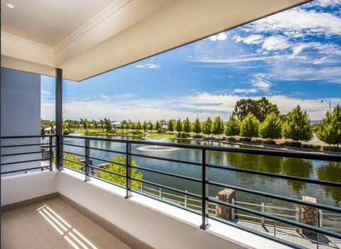 Swan Valley Townhouse - New Castle Holiday 2