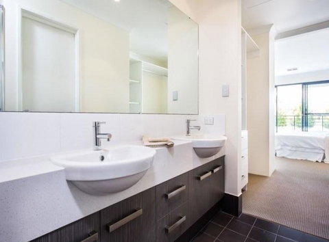 Swan Valley Townhouse - New Castle Holiday 3