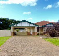 Silver Gull Family Retreat - New Castle Holiday