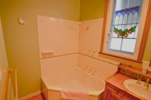 RoseMoore Bed & Breakfast - New Castle Holiday 13