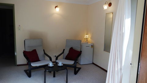 Eleebana Guest House - New Castle Holiday 3