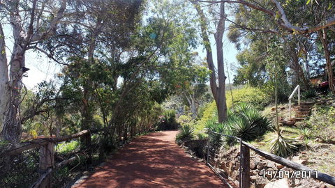 Eleebana Guest House - New Castle Holiday 13