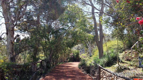 Eleebana Guest House - New Castle Holiday 12