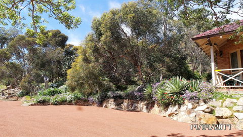 Eleebana Guest House - New Castle Holiday 10