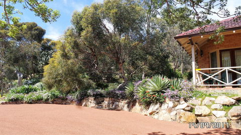 Eleebana Guest House - New Castle Holiday 11