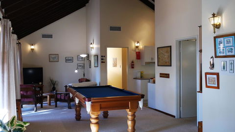 Eleebana Guest House - New Castle Holiday 24