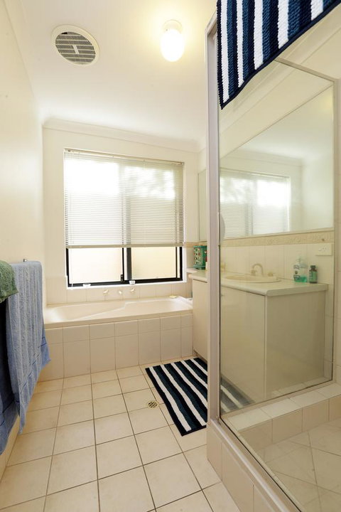 230 Alice Street - New Castle Holiday 12