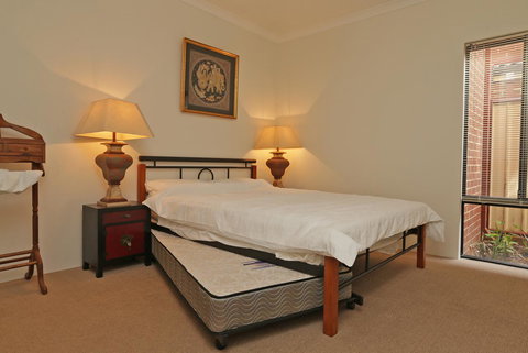 230 Alice Street - New Castle Holiday 4