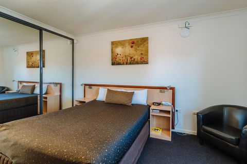Canning Bridge Auto Lodge - New Castle Holiday 26