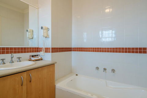 Canning Bridge Auto Lodge - New Castle Holiday 1