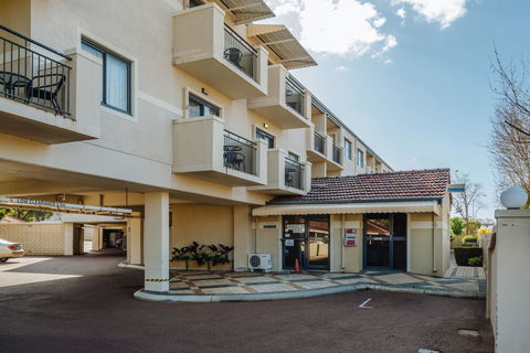 Canning Bridge Auto Lodge - New Castle Holiday 8