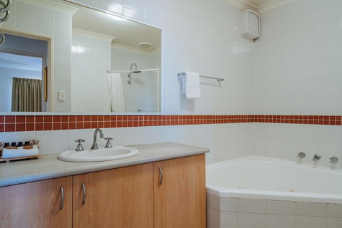 Canning Bridge Auto Lodge - New Castle Holiday 42