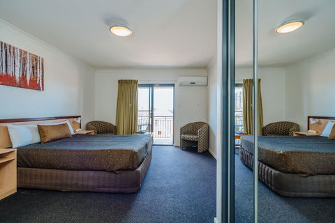 Canning Bridge Auto Lodge - New Castle Holiday 6