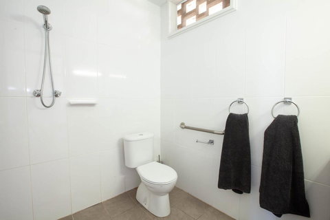 EUCLA MOTOR HOTEL - New Castle Holiday 5