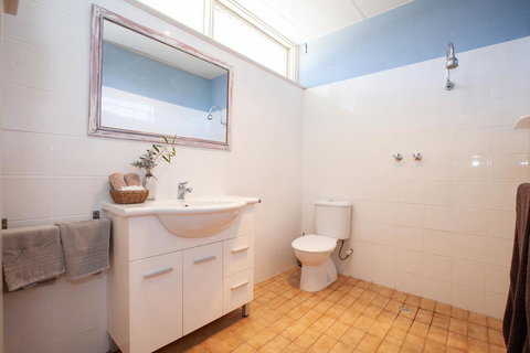 EUCLA MOTOR HOTEL - New Castle Holiday 13