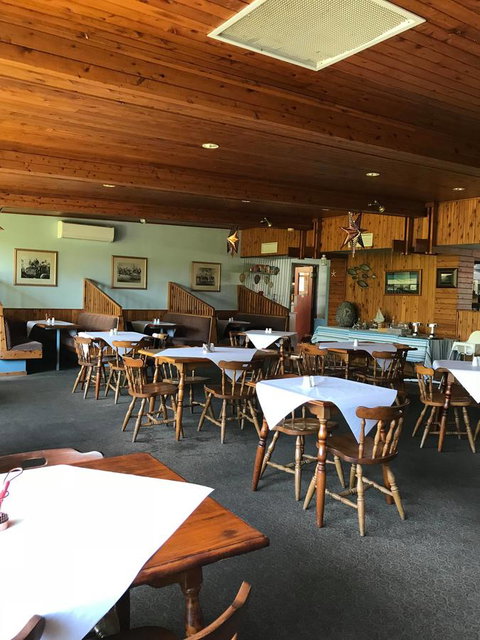 EUCLA MOTOR HOTEL - New Castle Holiday 36