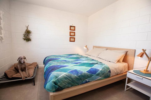 EUCLA MOTOR HOTEL - New Castle Holiday 24