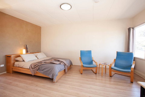 EUCLA MOTOR HOTEL - New Castle Holiday 16