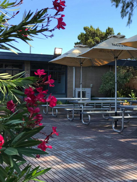 EUCLA MOTOR HOTEL - New Castle Holiday 33