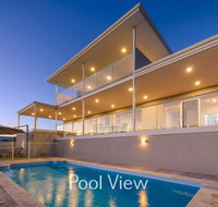 32 Corella Court - Private Jetty and Pool - New Castle Holiday