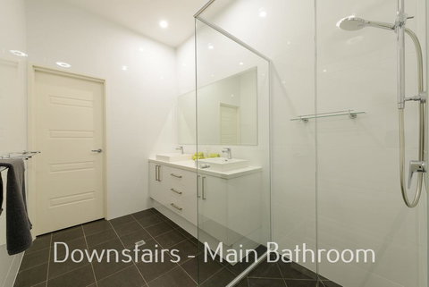 32 Corella Court - New Castle Holiday 10