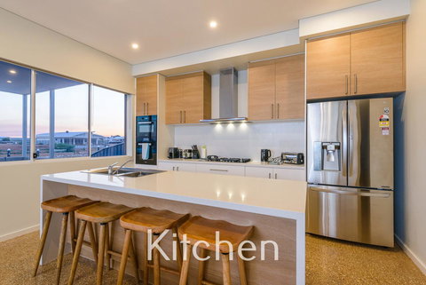 32 Corella Court - New Castle Holiday 4