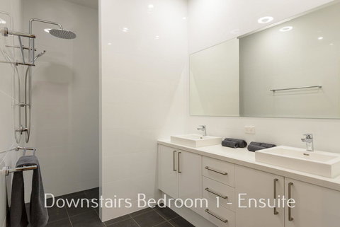 32 Corella Court - New Castle Holiday 8