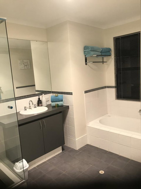 THE SANCTUARY LUXURY HOLIDAY HOME - New Castle Holiday 6