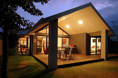 THE SANCTUARY LUXURY HOLIDAY HOME - New Castle Holiday 27