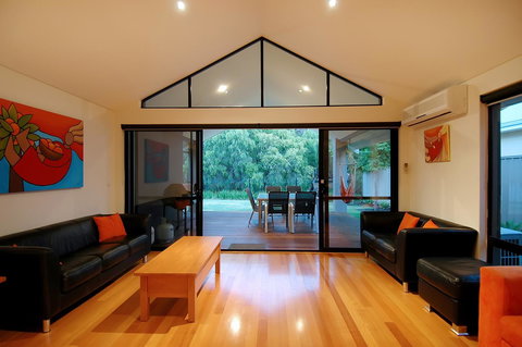 THE SANCTUARY LUXURY HOLIDAY HOME - New Castle Holiday 16