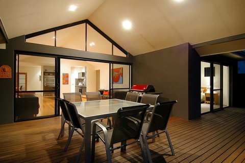 THE SANCTUARY LUXURY HOLIDAY HOME - New Castle Holiday 25