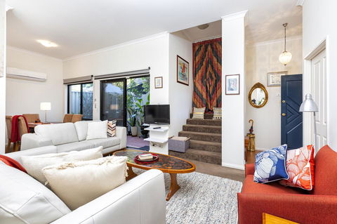 Como Executive Apartment - New Castle Holiday 9