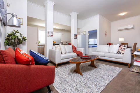 Como Executive Apartment - New Castle Holiday 0